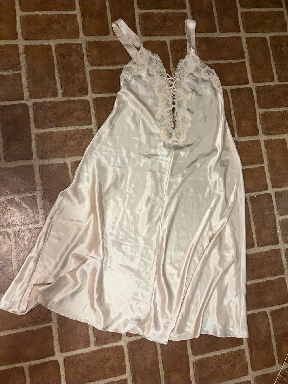 Vintage Victoria’s Secret Lace-Trim Slip Chemise in Ivory